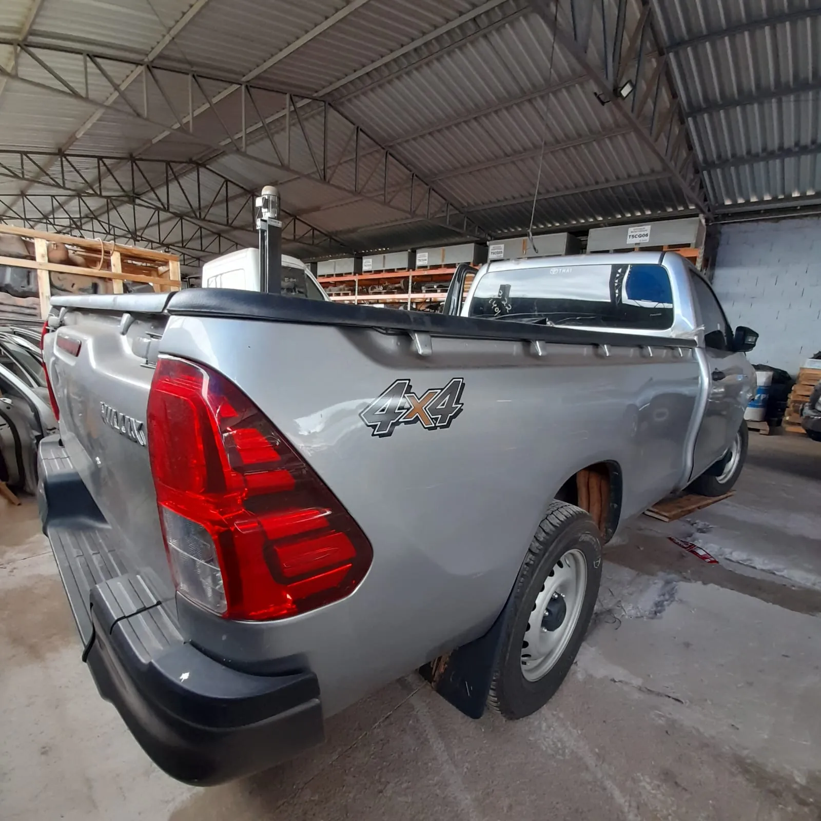 Sucata de Hilux CS Manual 2023 204cv 2.8 Diesel