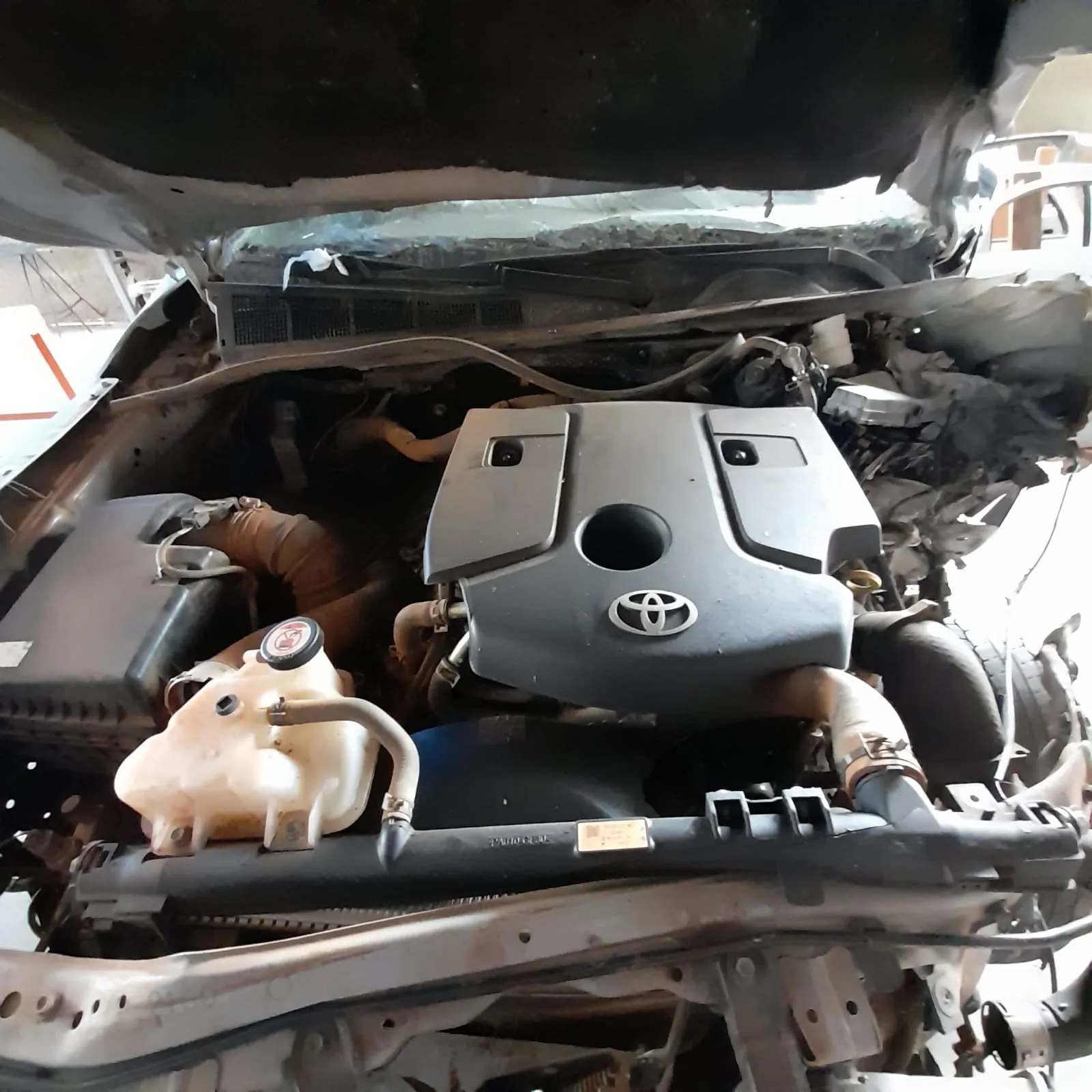 Sucata de Hilux CS Manual 2023 204cv 2.8 Diesel