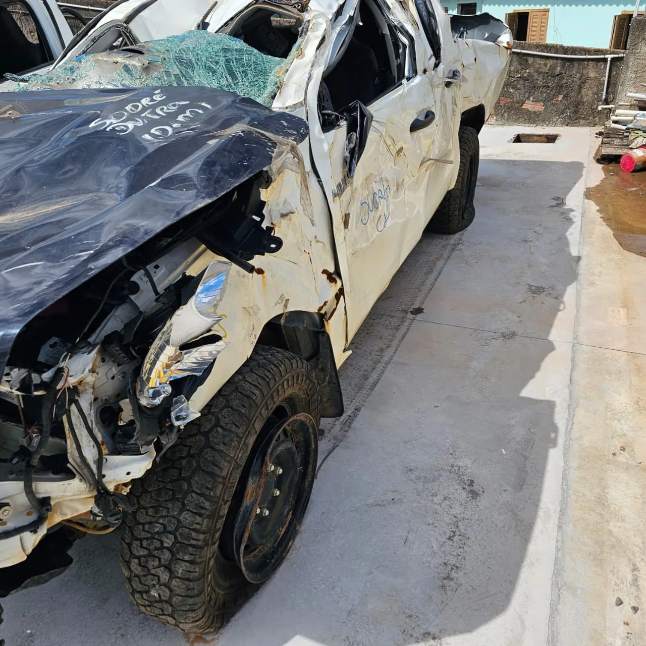 Sucata de Toyota Hilux CD LOW 2023/2024 Manual