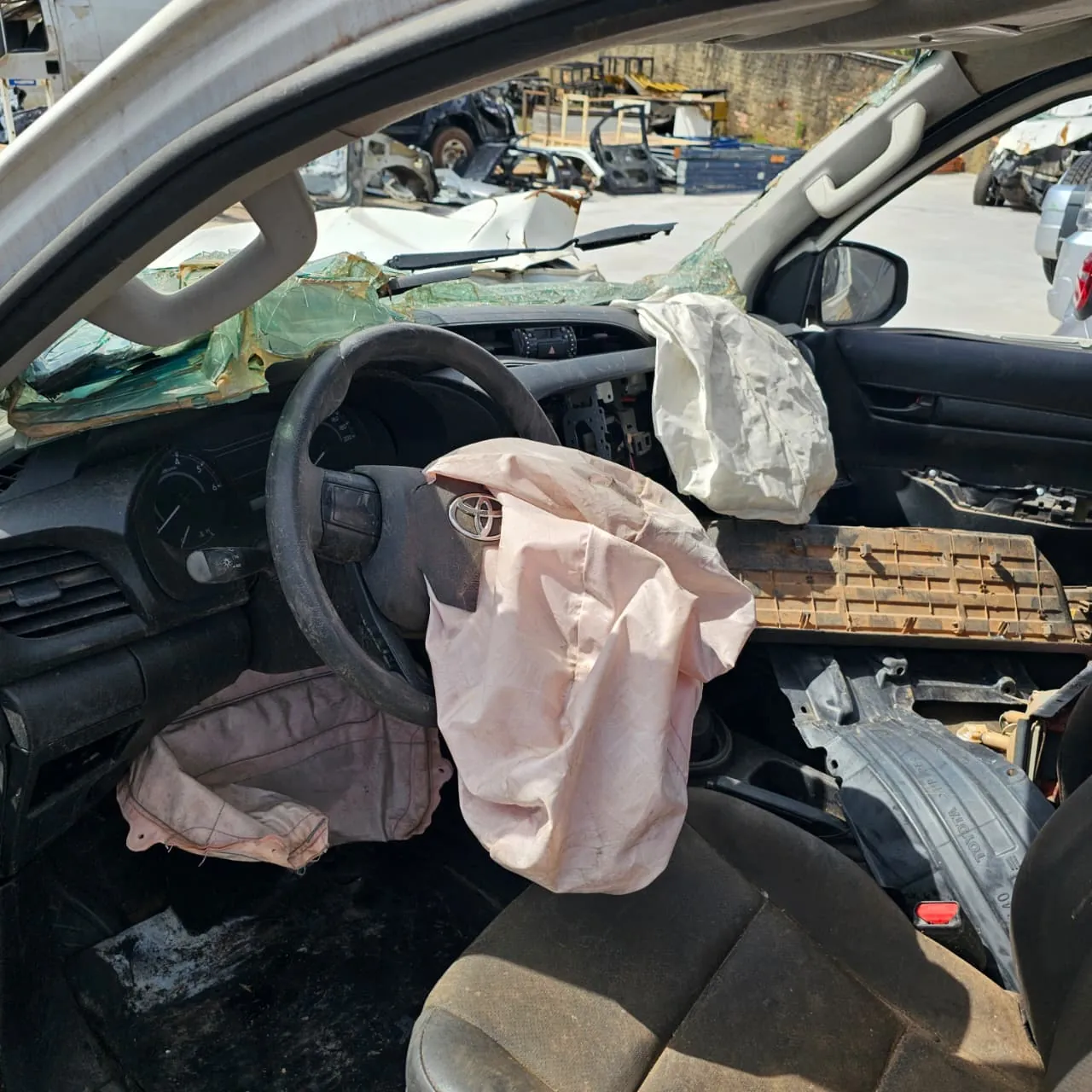 Sucata de Toyota Hilux CS 2023/2024 2.8 Manual