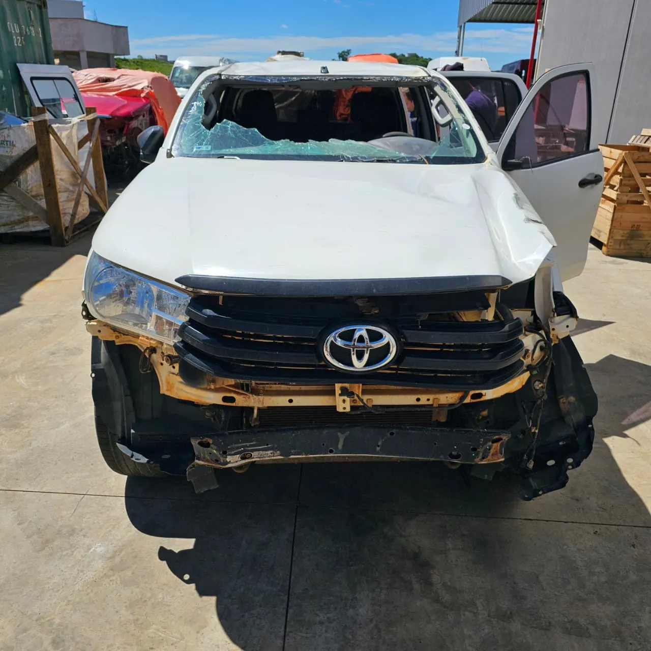 Sucata de Toyota Hilux CD LOW 2018 2.8 177cv Manual
