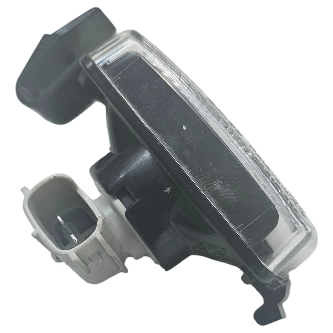 Luz de placa esquerda Toyota Hilux 2.8 204cv 2024 0km