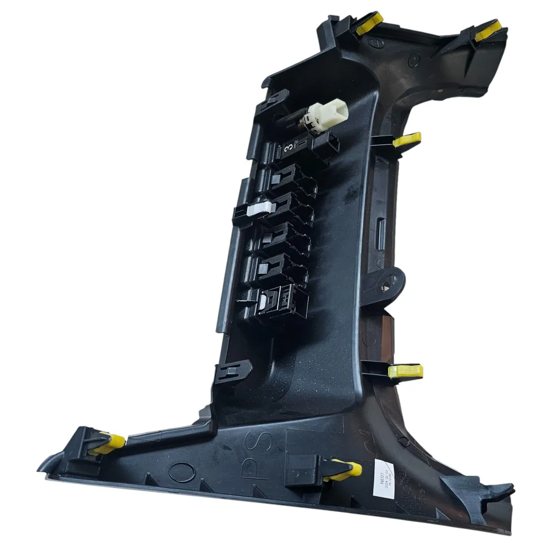 Moldura Inferior Painel Tomada 12V Toyota Hilux 2.8 204cv 2024 0km