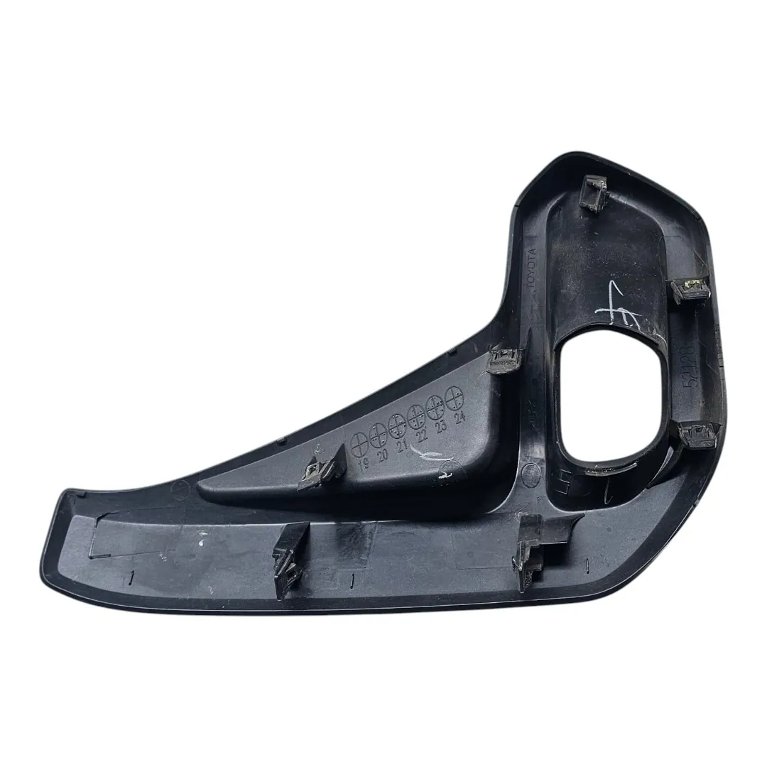Moldura farolete esqueredo  Hilux 2.8 SRX 204CV 2024 