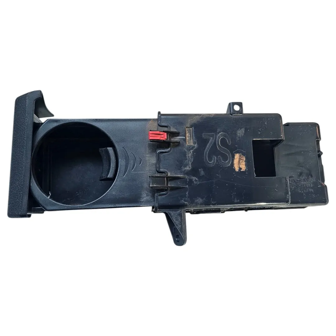 Porta copos esquerdo Toyota Hilux 2.8 SRX 2016/...