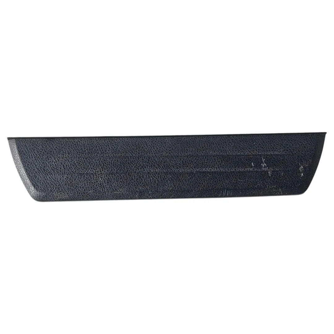 Soleira da porta traseira esquerda com detalhe Hilux SW4 2.8 177cv 2020