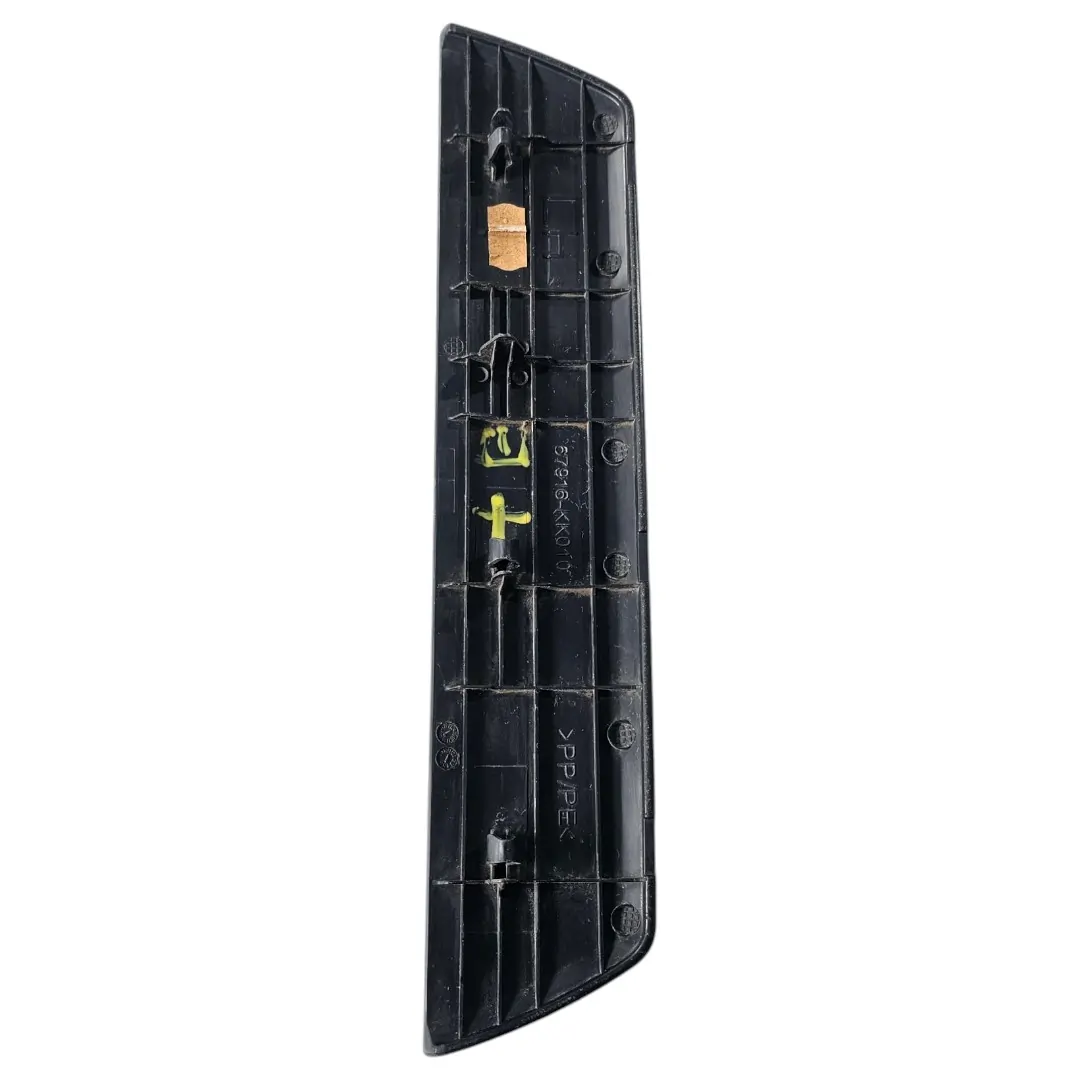Soleira da porta traseira esquerda com detalhe Hilux SW4 2.8 177cv 2020