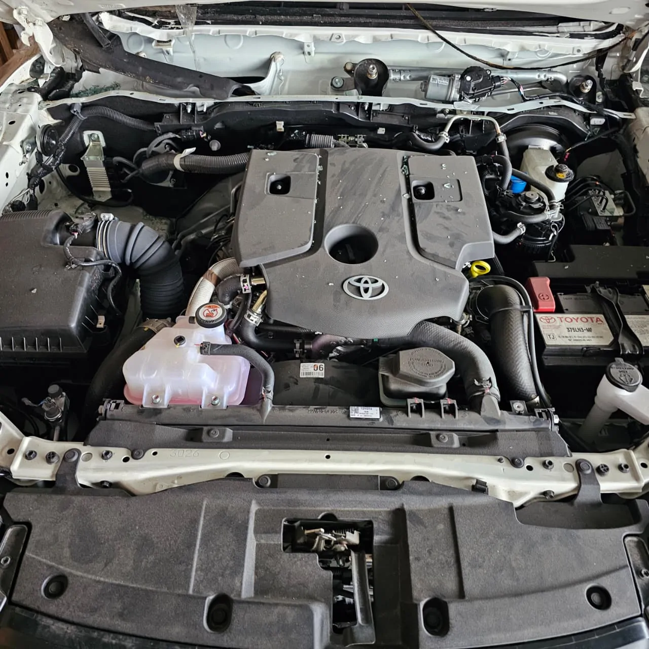 Sucata de Toyota Hilux 2025 CD LOW 2.8 204cv Automática