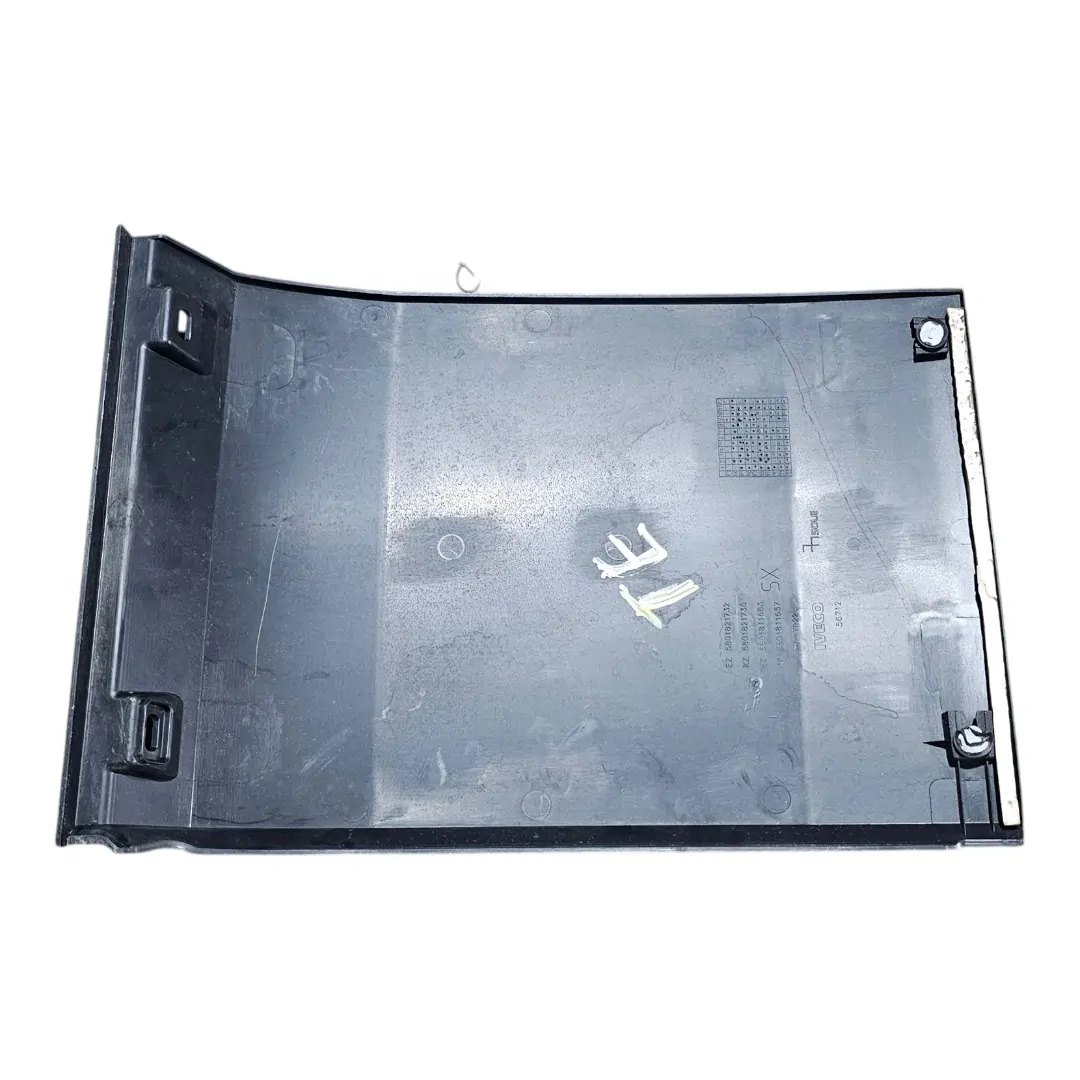 Moldura lateral esquerda frente pneu  Iveco Daily 3.0 2040