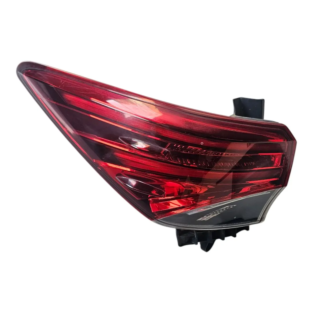 Lanterna esquerda Trinco acrilico Hilux SW4 2.8 2020