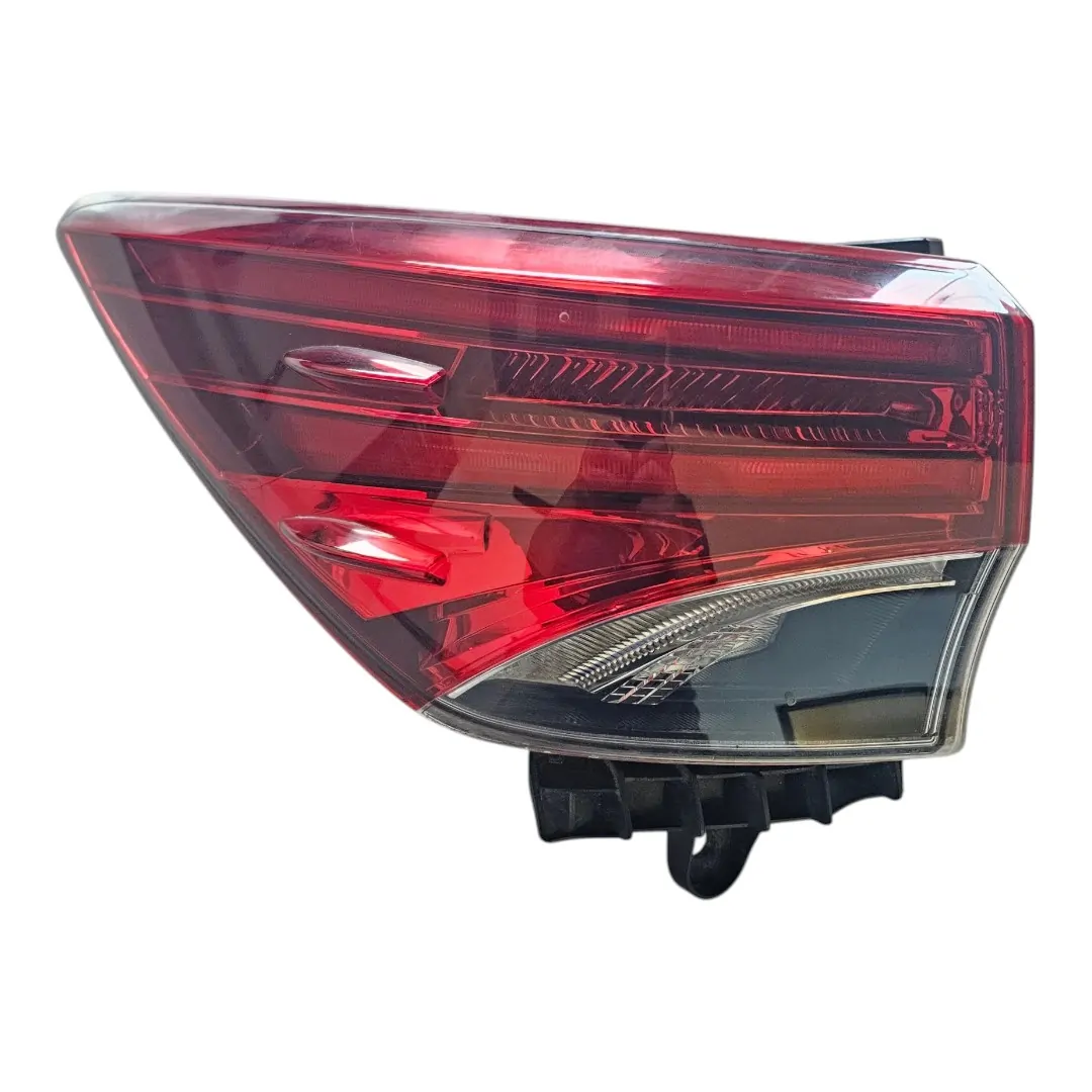 Lanterna esquerda Trinco acrilico Hilux SW4 2.8 2020