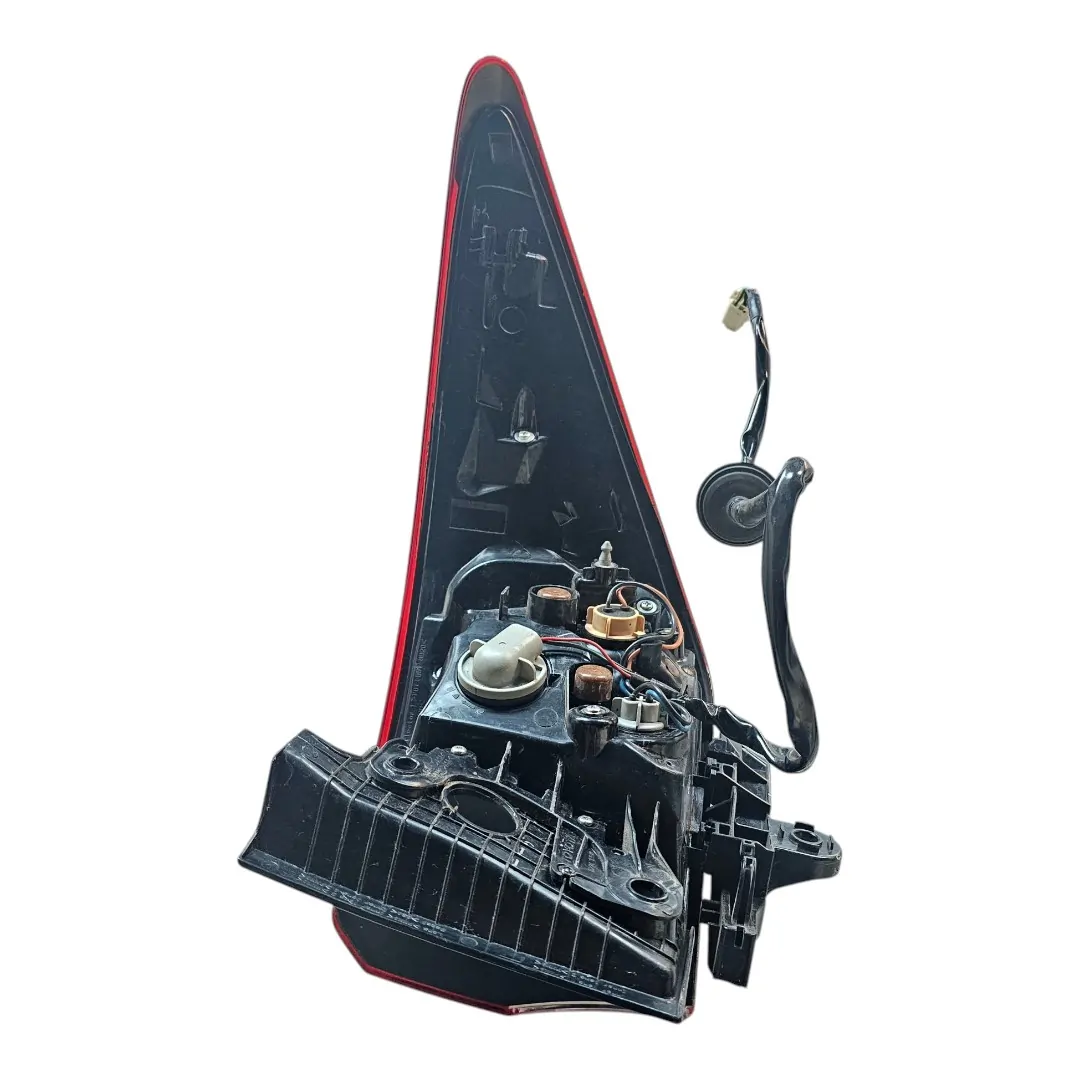 Lanterna esquerda Trinco acrilico Hilux SW4 2.8 2020