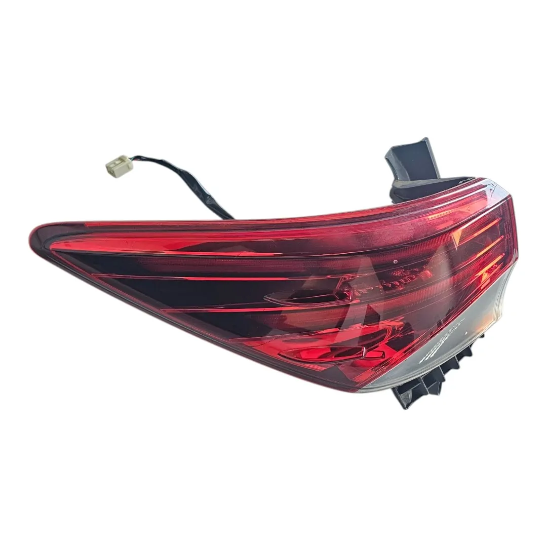 Lanterna esquerda Trinco acrilico Hilux SW4 2.8 2020