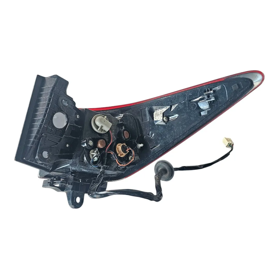 Lanterna esquerda Trinco acrilico Hilux SW4 2.8 2020