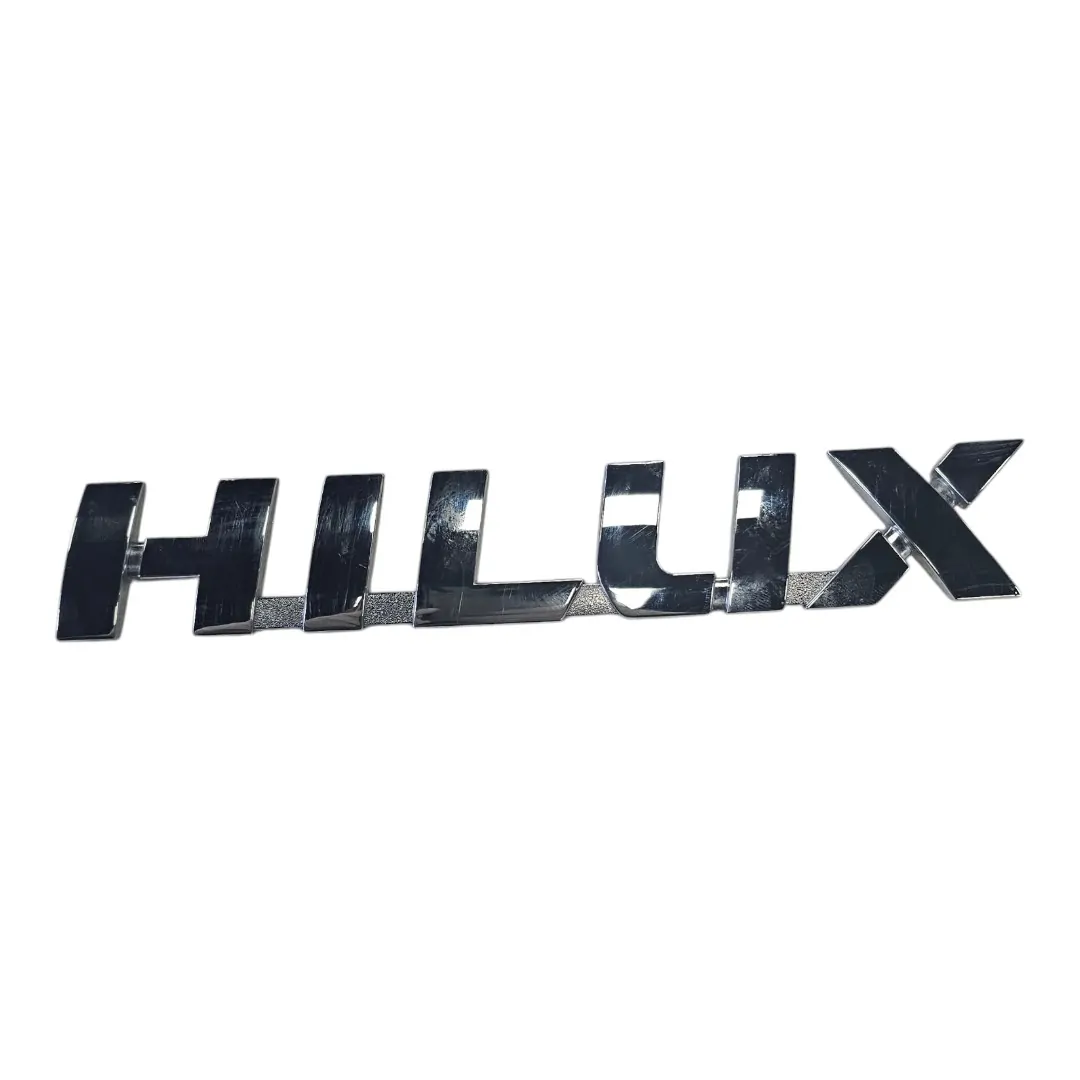 Emblema porta dianteira direita Hilux 2.8 2024 Manual 0km