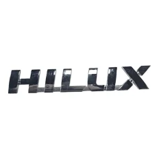 Emblema porta dianteira direita Hilux 2.8 2024 Manual 0km