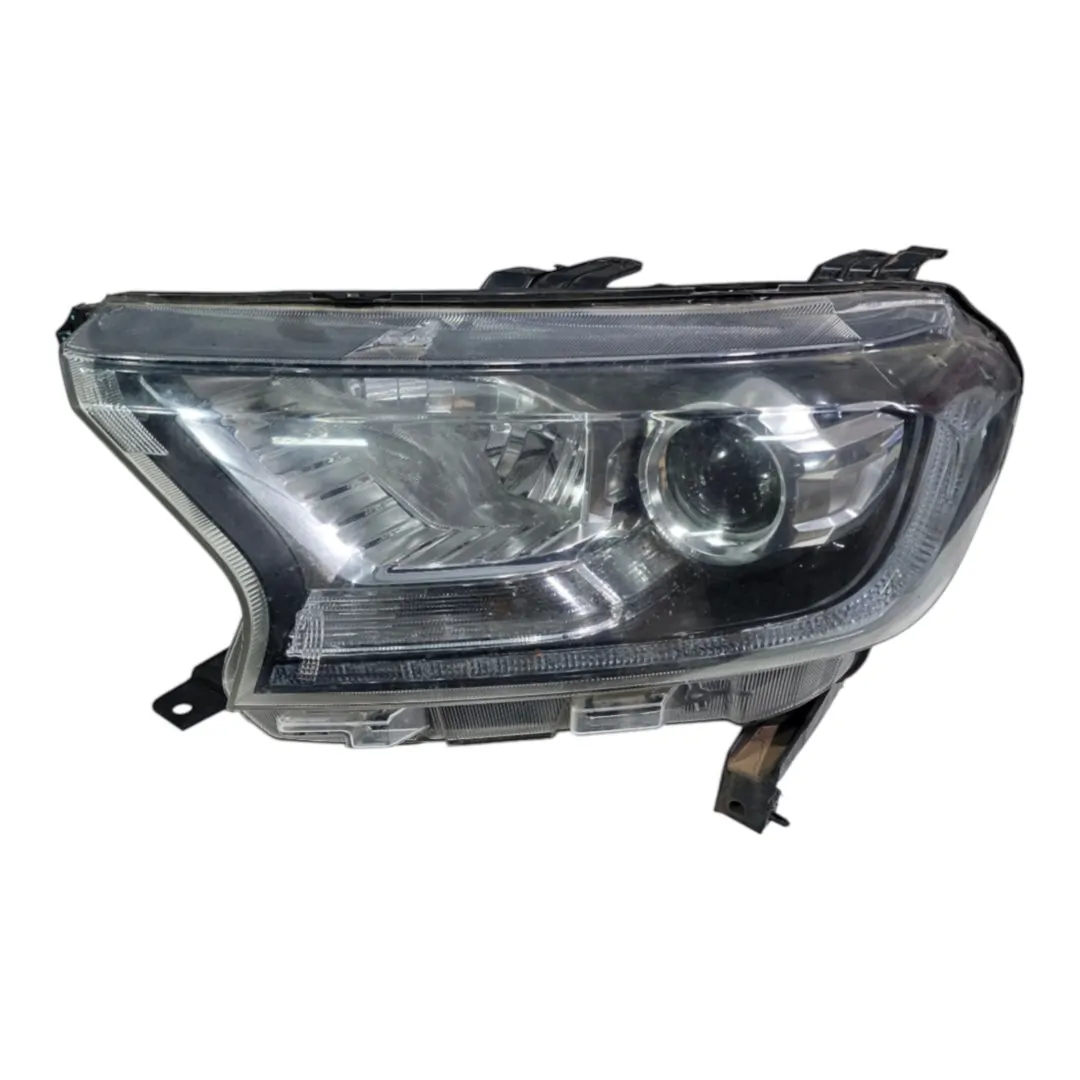 Farol dianteiro esquerdo com detalhe Ranger 3.2 LTD 2021 4x4