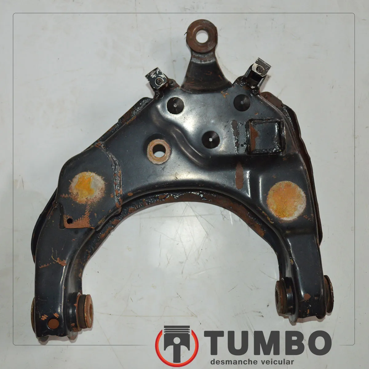 Bandeja de suspensão esquerda Hilux 3.0 turbinada até 2005