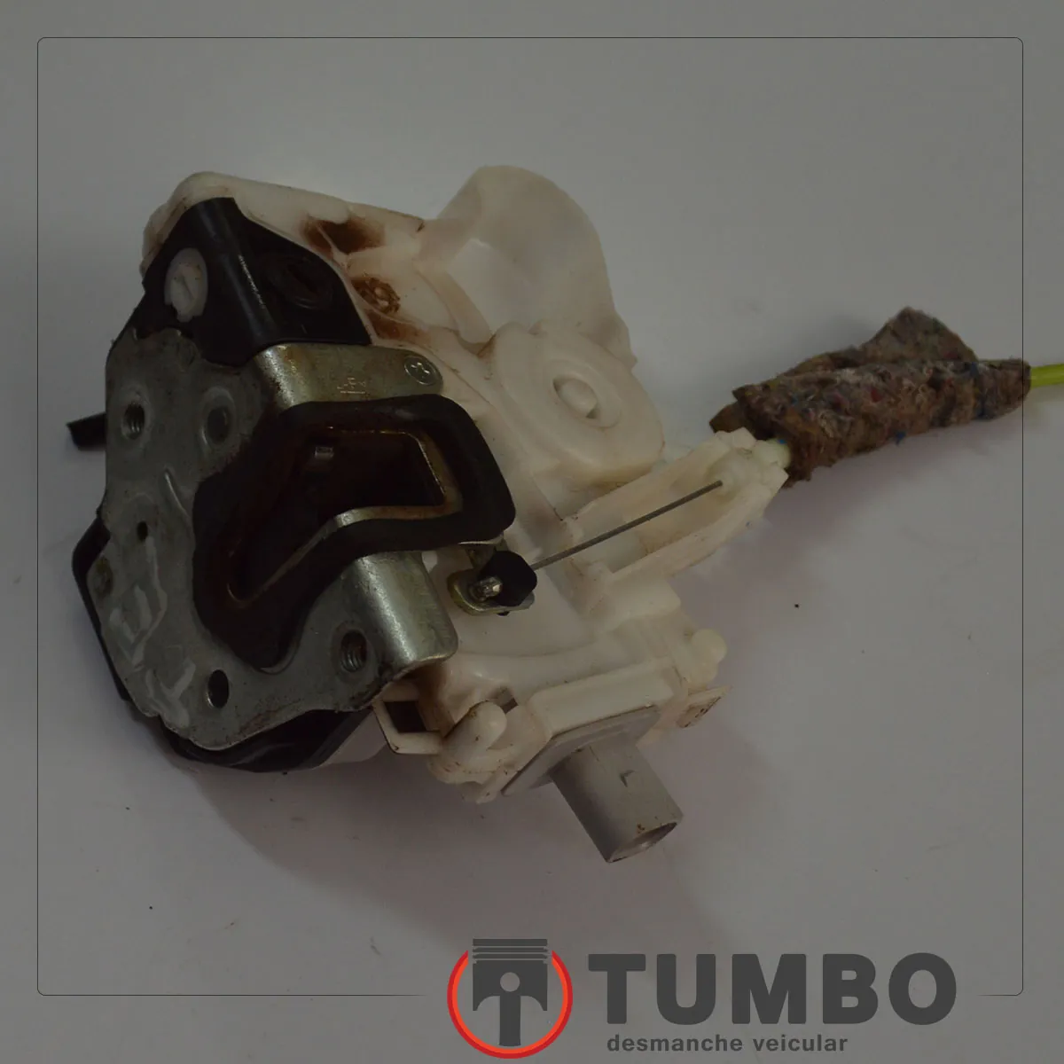 Fechadura porta traseira esquerda do VW Fox 1.6 2017
