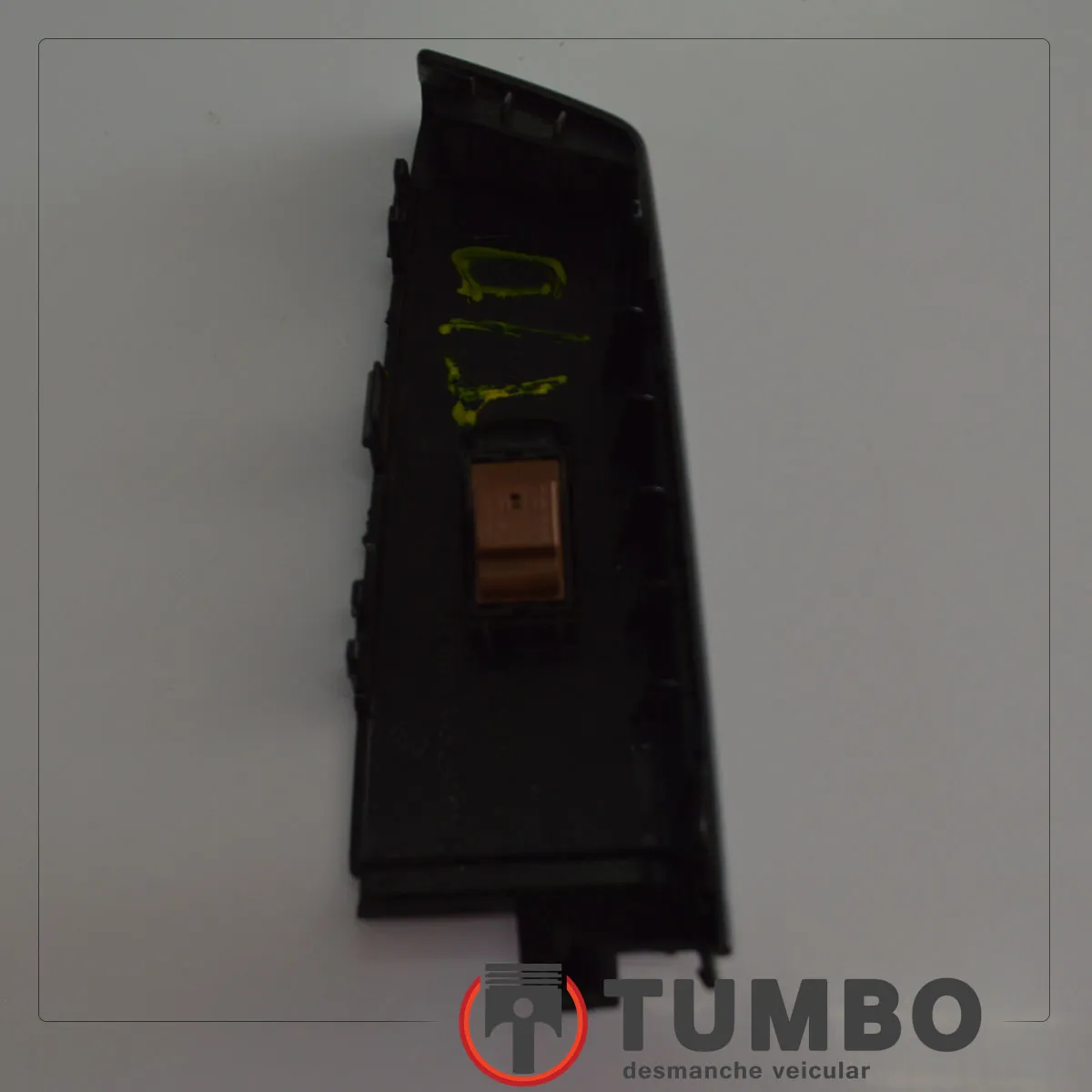 Botão do vidro traseiro direito do Spacefox 1.6 8v 2013