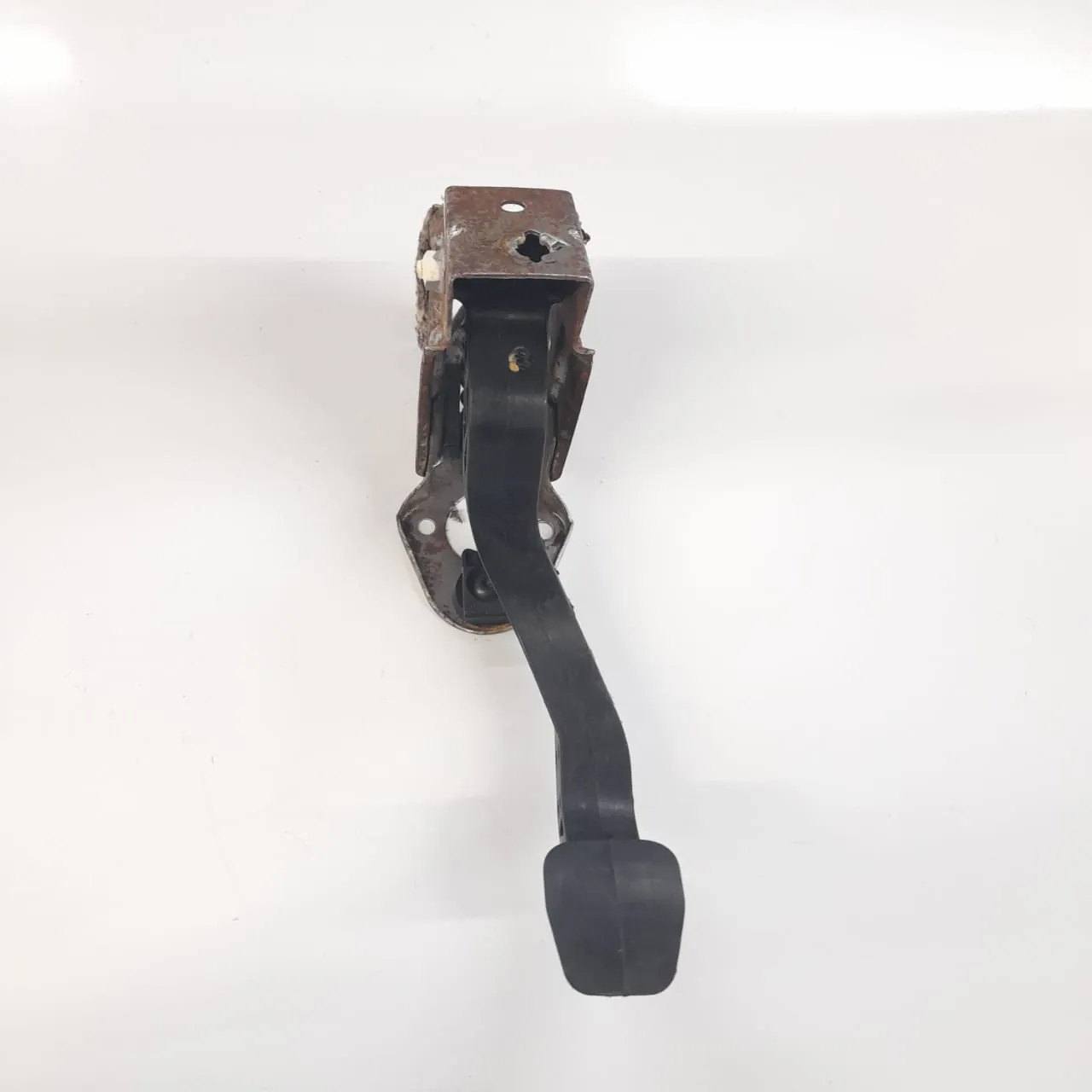 Pedal embreagem com cilindro do Voyage 1.6 G6