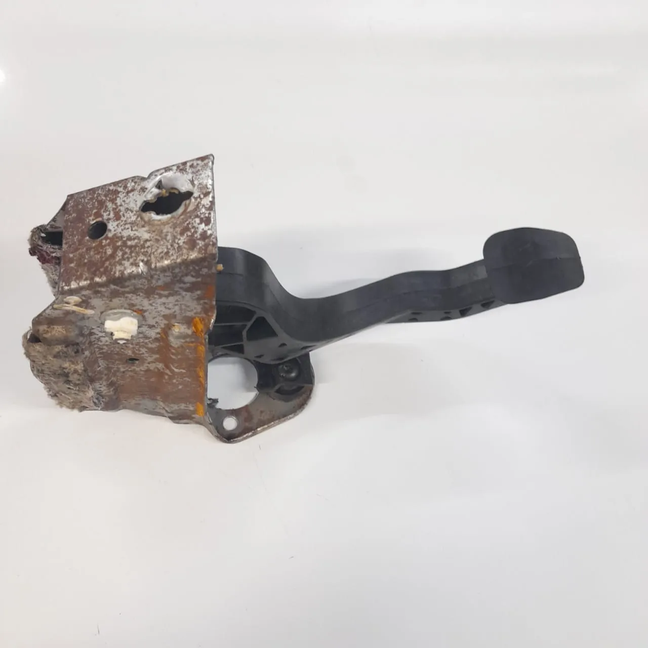 Pedal embreagem com cilindro do Voyage 1.6 G6
