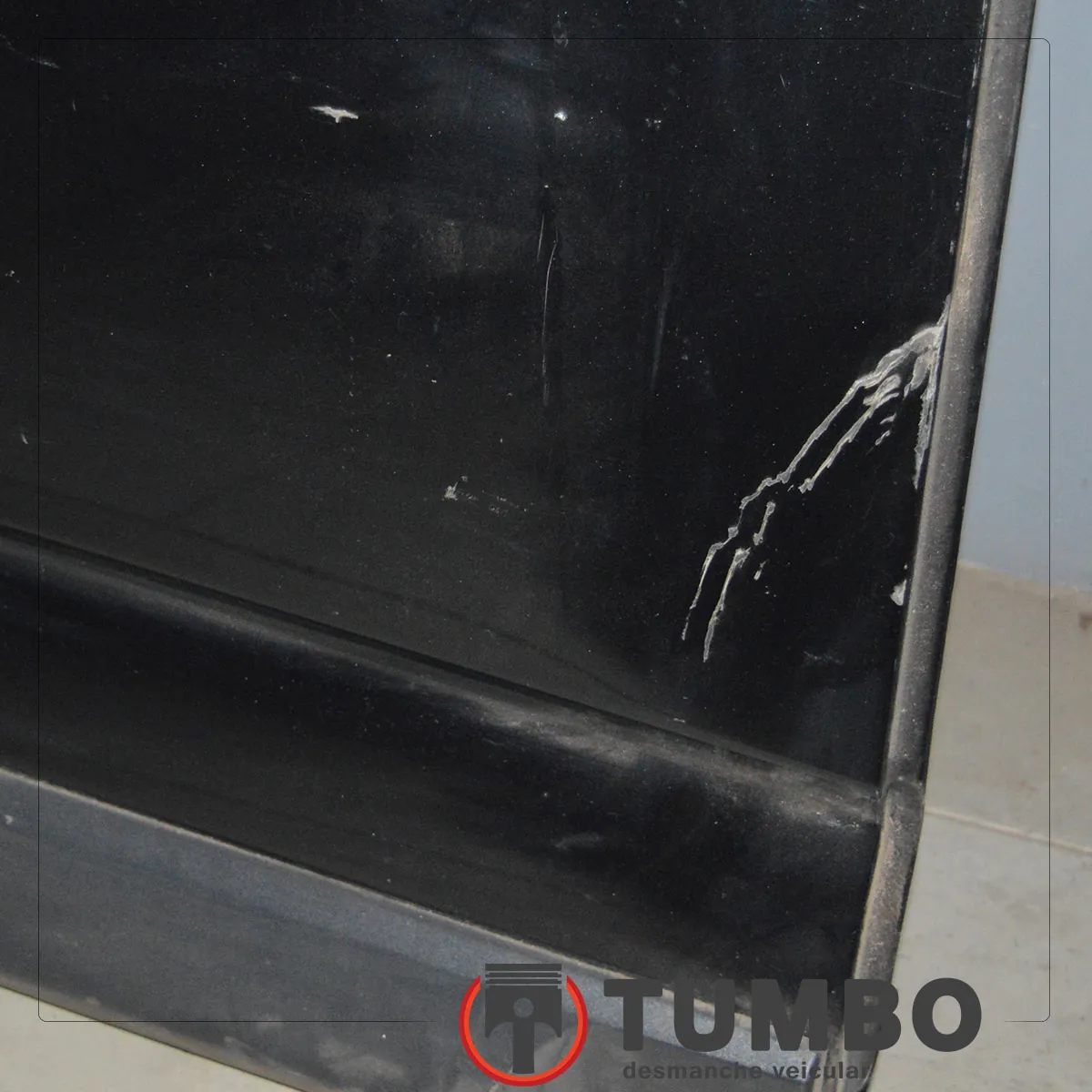 Porta traseira direita S10 2012/... Preta com detalhes