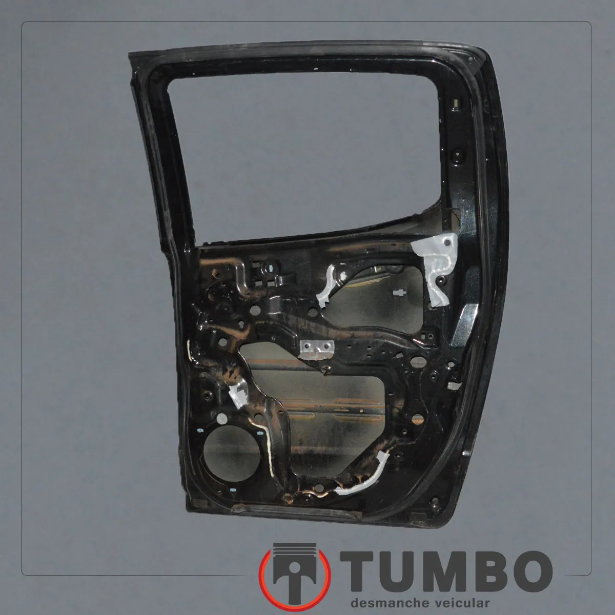 Porta traseira direita S10 2012/... Preta com detalhes