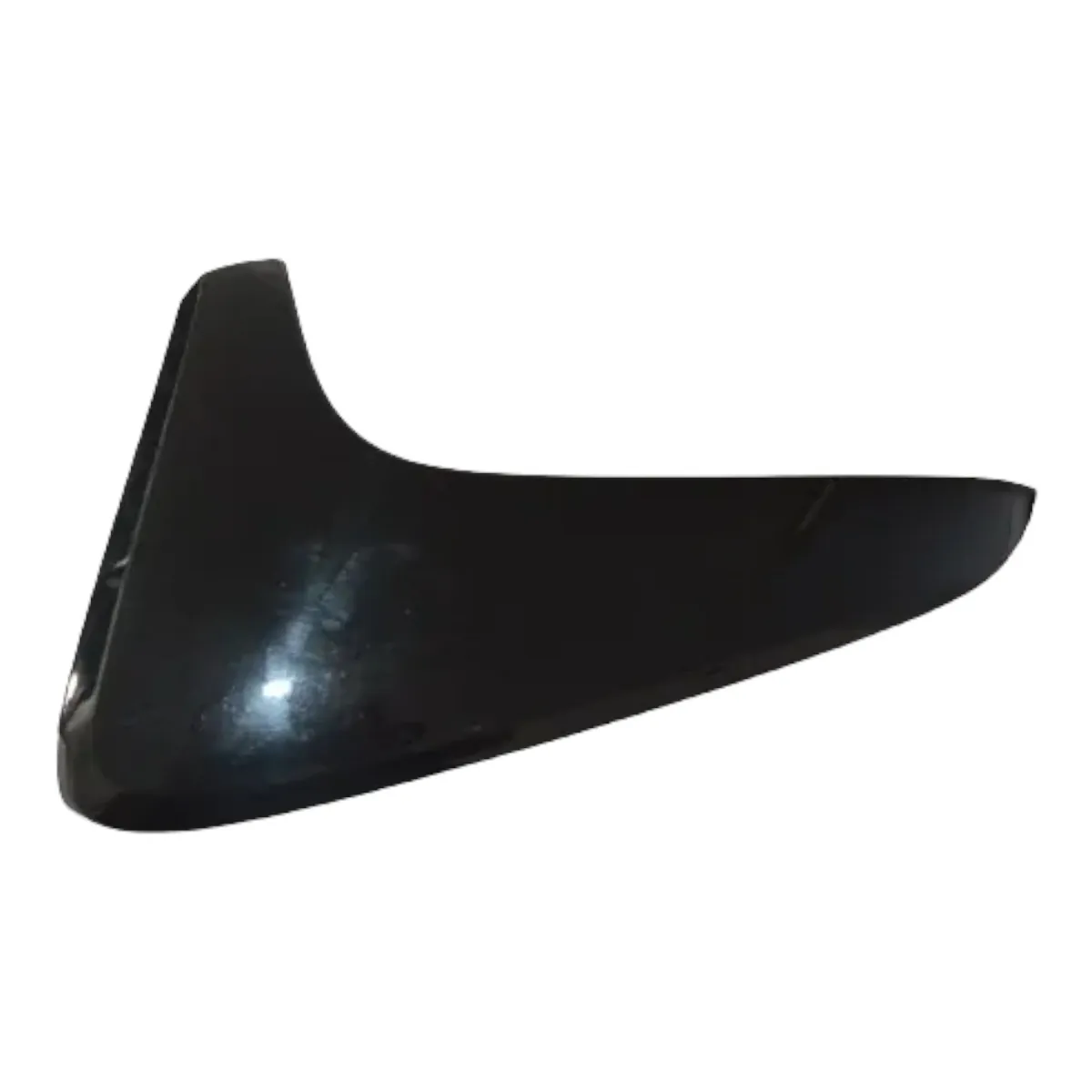 Aplique aerofólio esquerdo tampa traseira Tracker 1.8 flex 2014 aut.