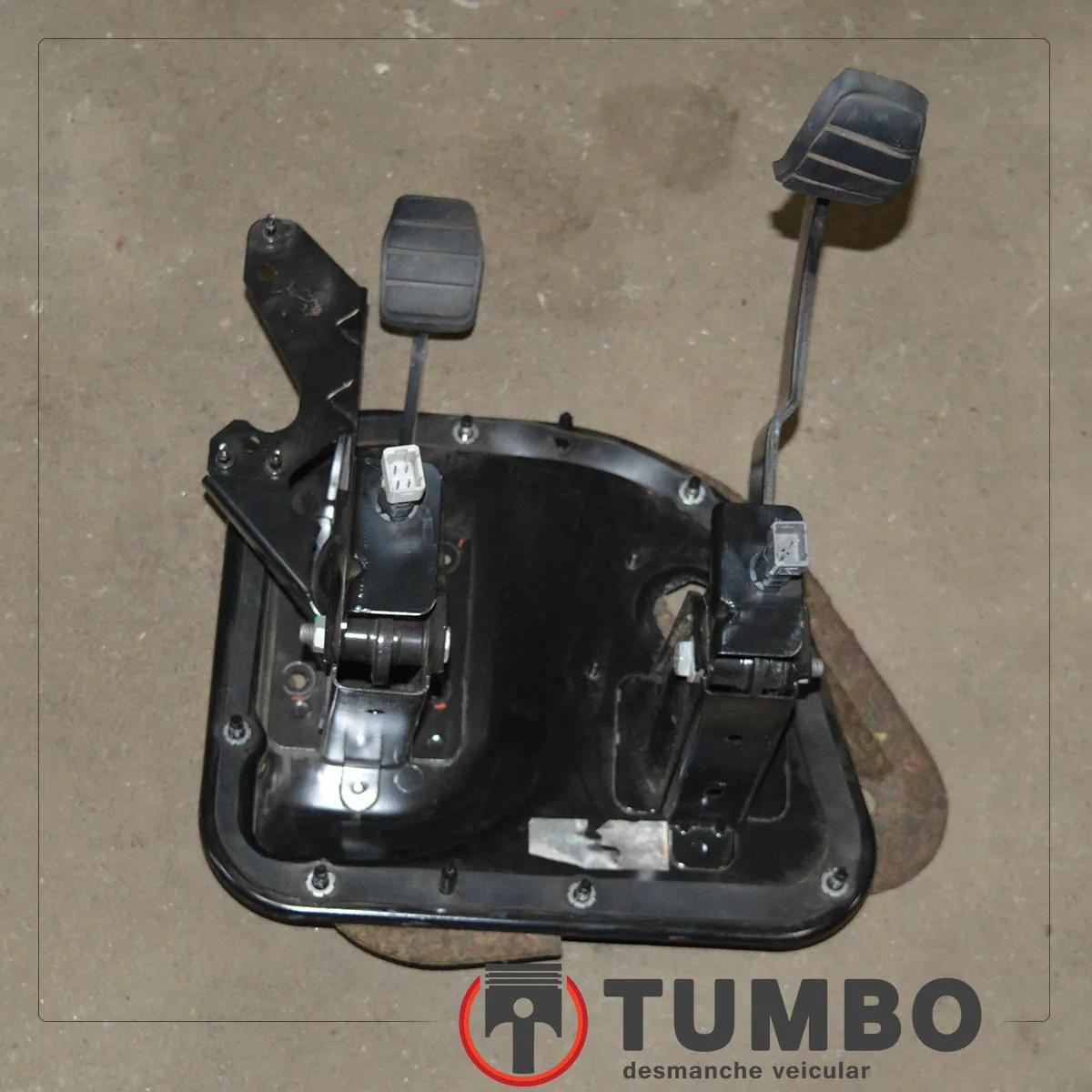 Pedal de freio e embreagem com suporte Renault Master 2.5 2010/2013