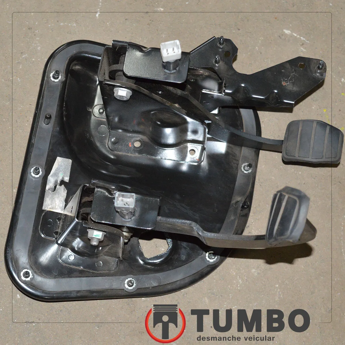Pedal de freio e embreagem com suporte Renault Master 2.5 2010/2013