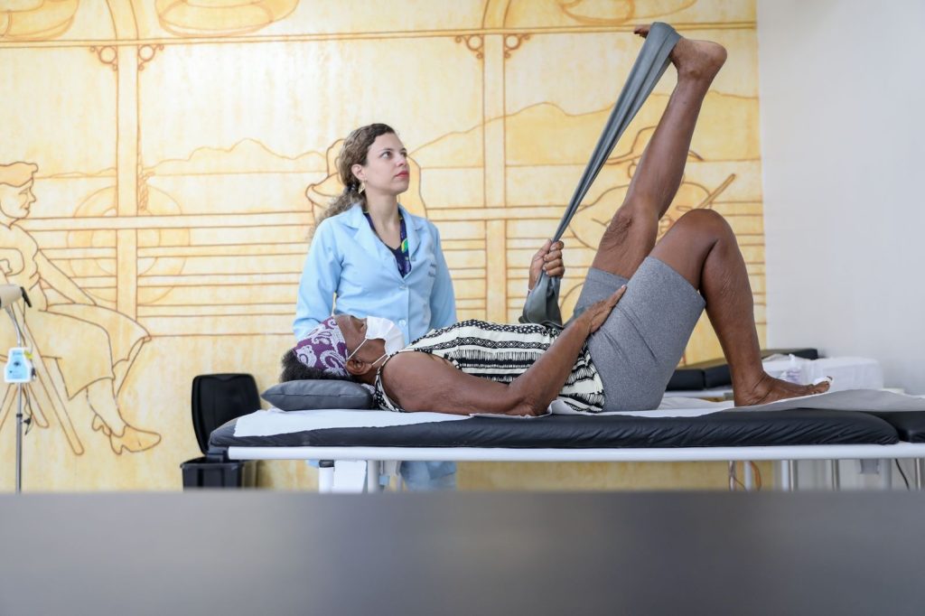 Governador entrega Caimi revitalizado para idosos da zona Sul de Manaus