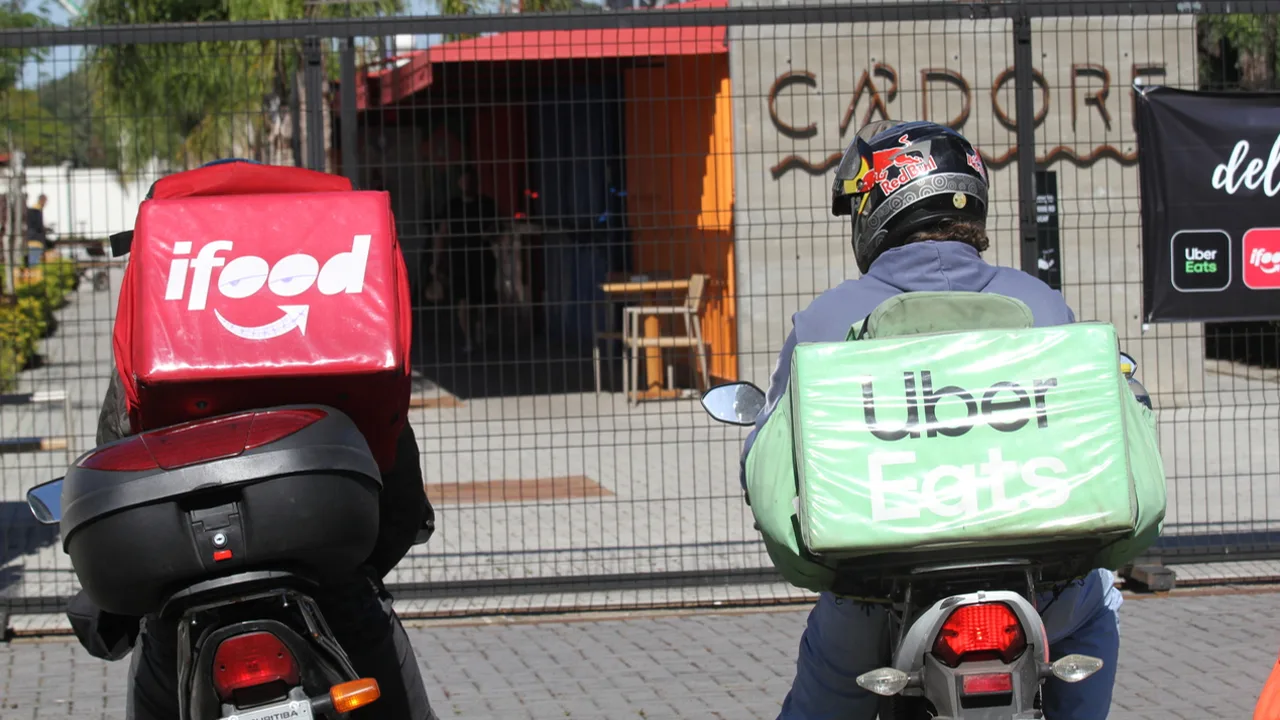 É falso que governo Lula queira taxar entregadores em R$ 10 por corrida