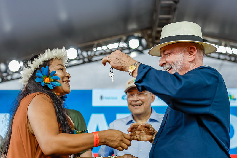 Lula entrega 576 unidades habitacionais em Manaus e afirma que 'casa própria é coisa sagrada'