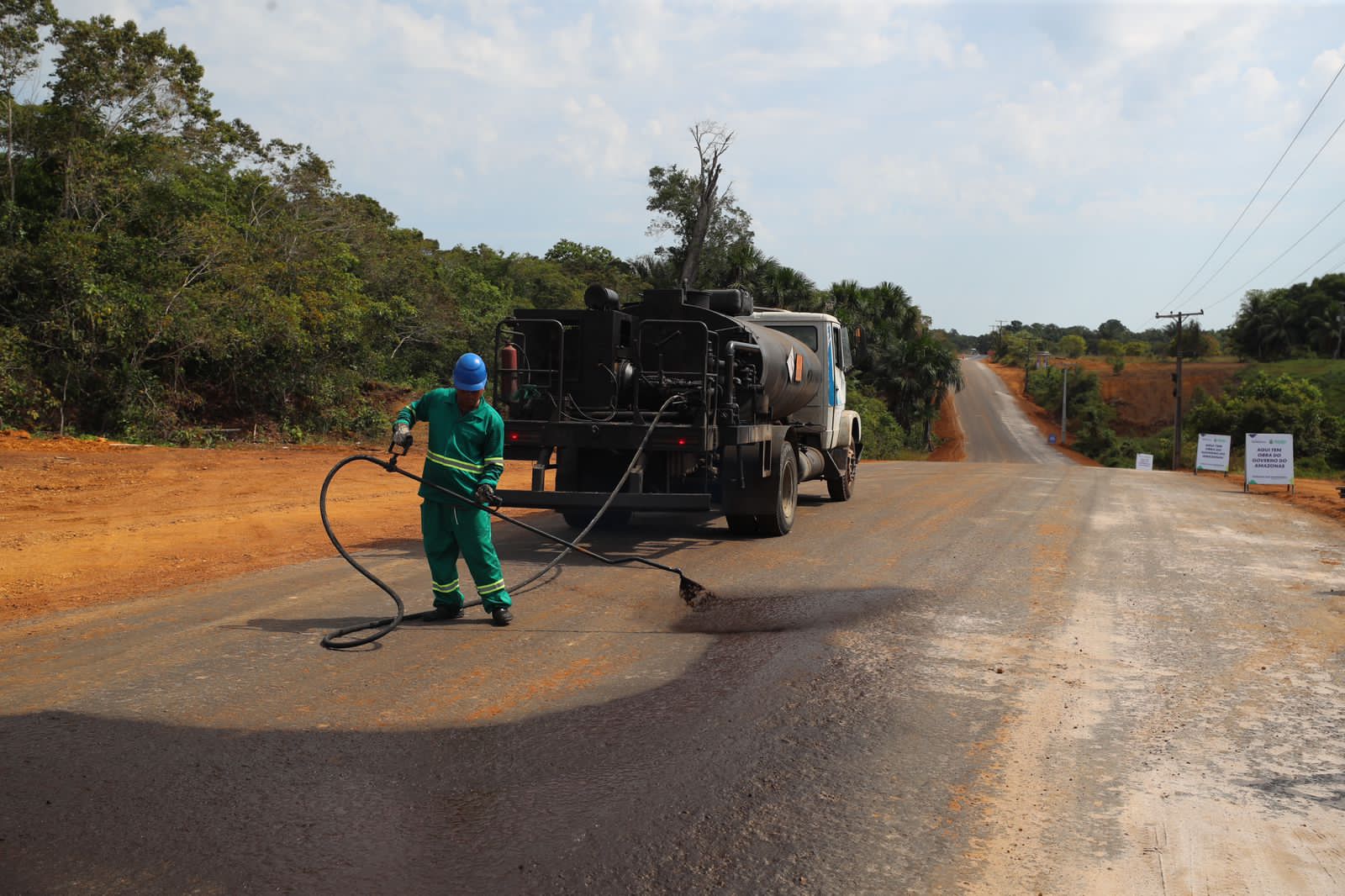 Wilson Lima vistoria obra de reforma e ampliação da AM-352
