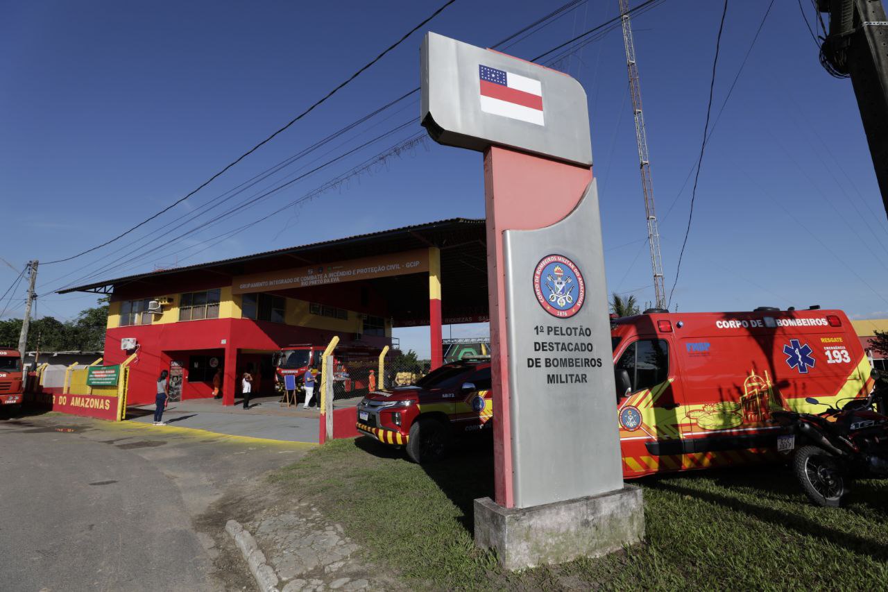 Wilson Lima entrega Grupamento de Combate a Incêndio em Rio Preto da Eva