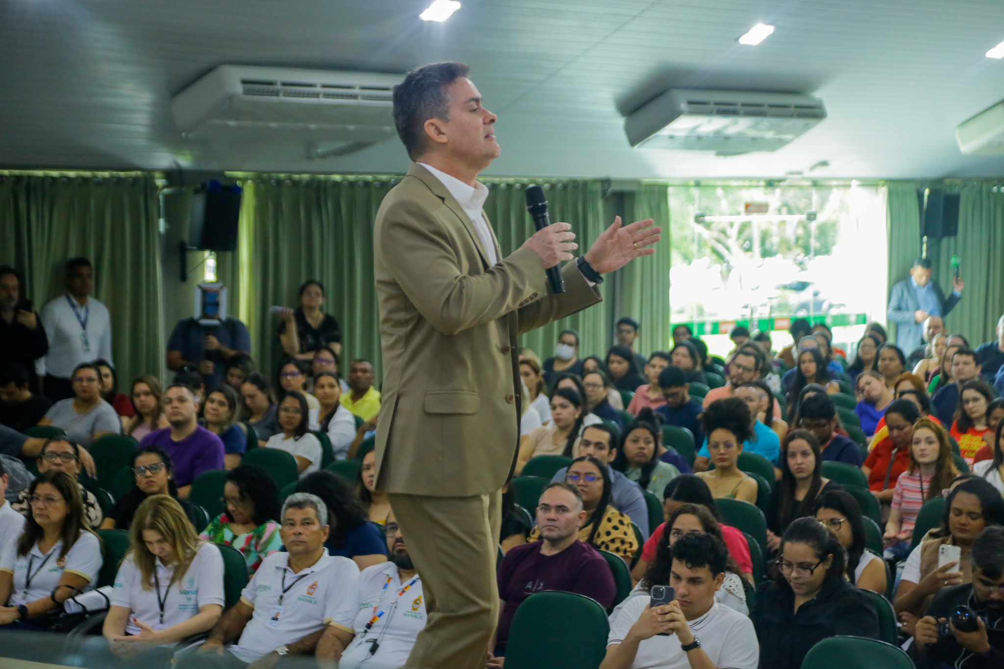 David Almeida participa da integração de novos servidores da Semsa e anuncia ampliação da rede de saúde