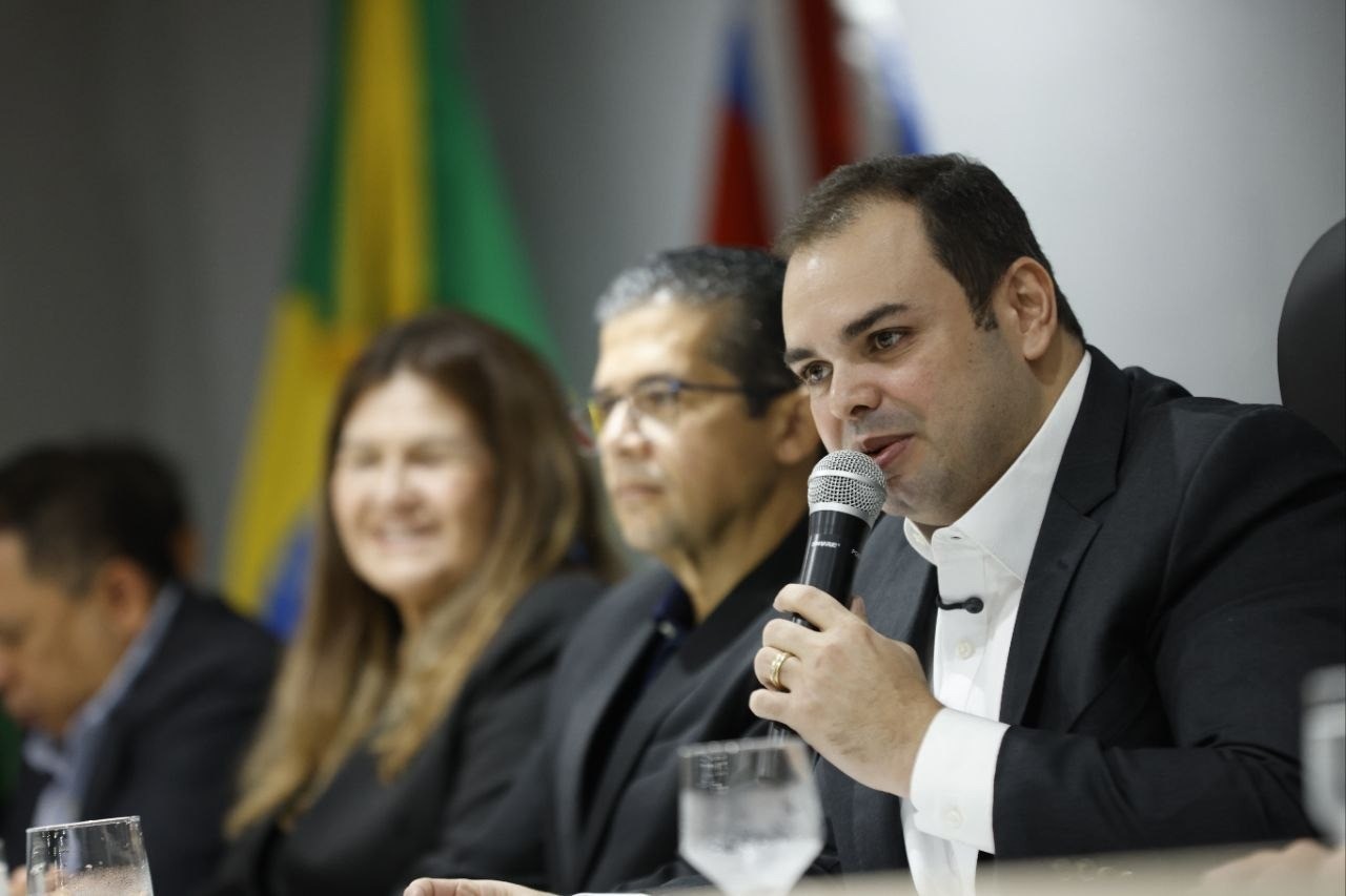 Governador interino, Roberto Cidade manterá o salário de deputado estadual