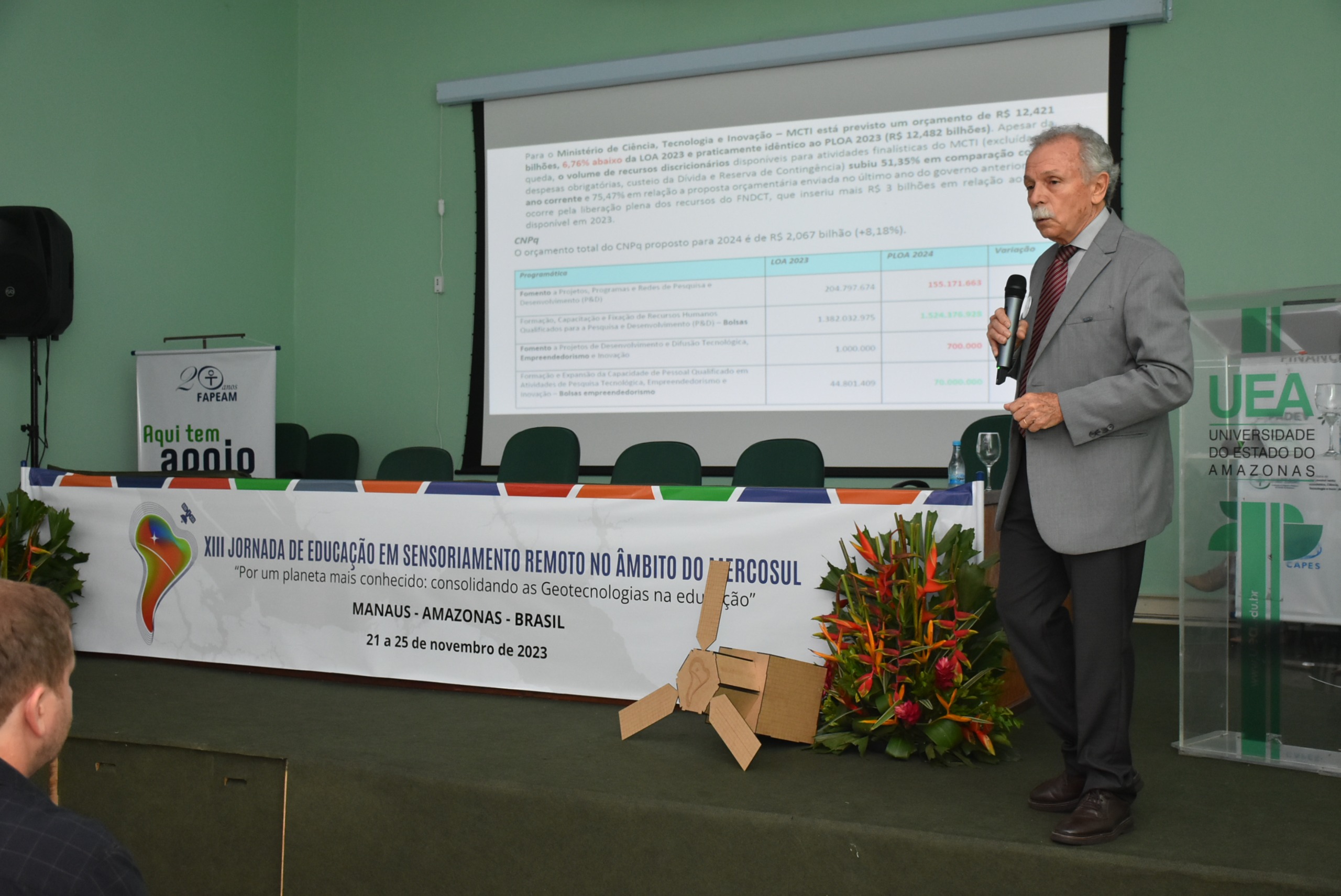 Presidente do CNPq discute estratégias para fortalecer a ciência na Amazônia durante visita à UEA