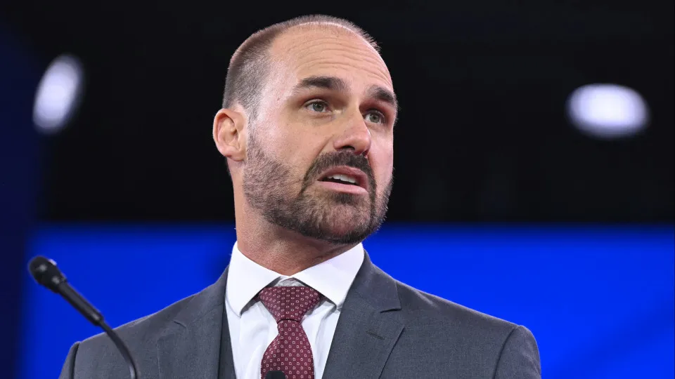 PF afasta Eduardo Bolsonaro de cargo de escrivão por faltas não justificadas