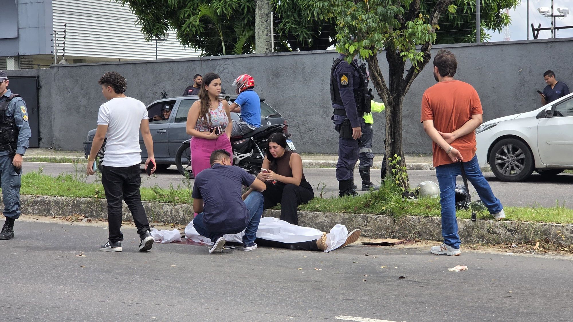 Homem morre e mulher fica ferida em acidente na Av. André Araújo