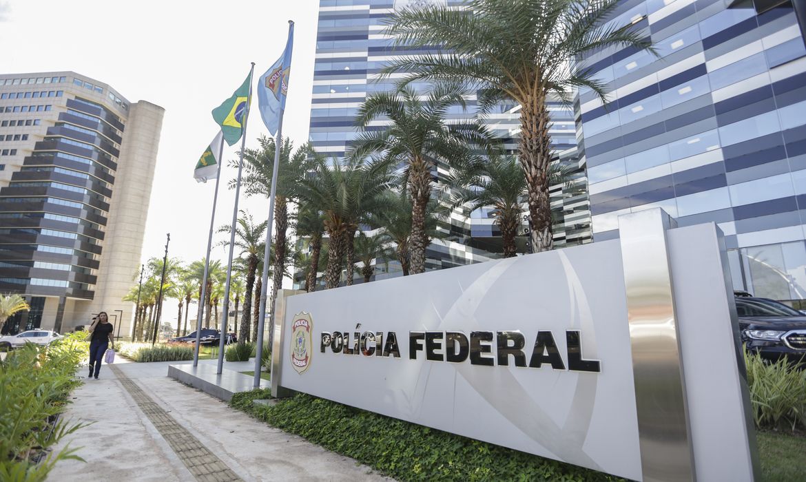 PF envia a Gilmar e Zanin íntegra de material do celular de Vorcaro