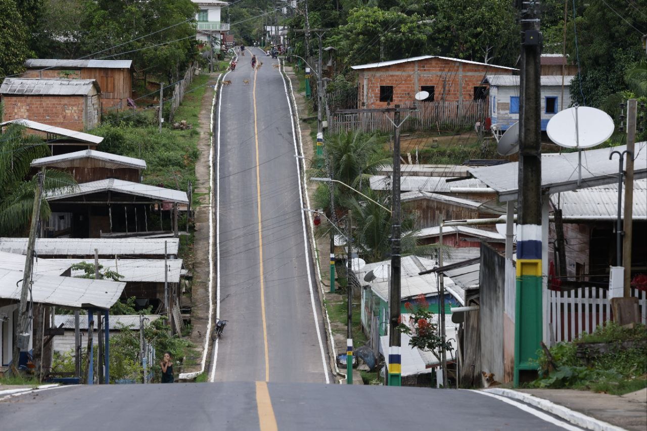 Asfalta Amazonas: Governador entrega primeira etapa das obras em Tapauá