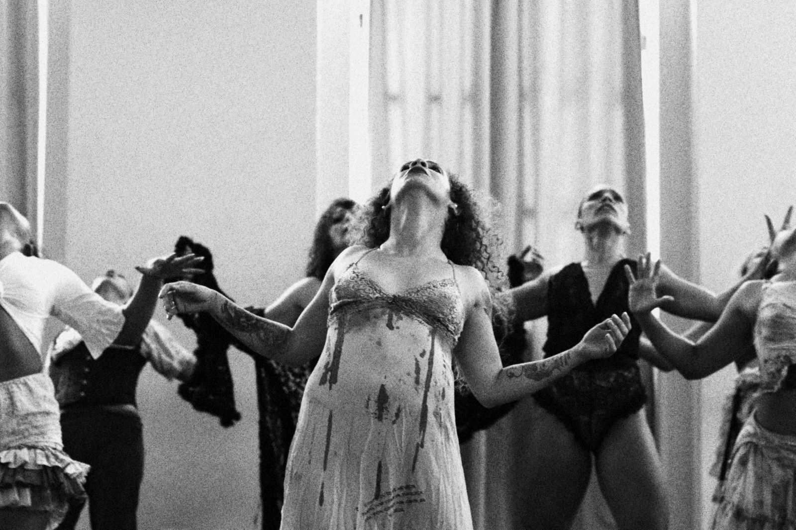 Espetáculo 'Cabaré Chinelo' ganha nova versão em dança no palco do Teatro Amazonas