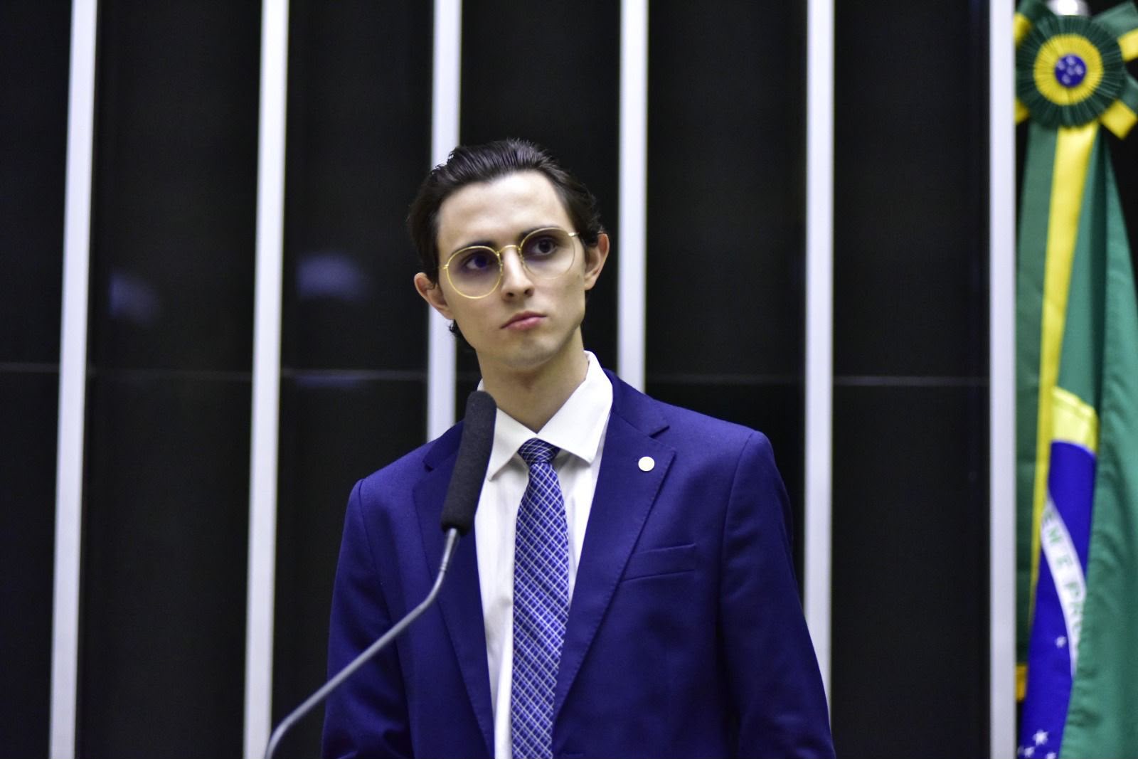 Amom Mandel pede explicações sobre irregularidades no CadÚnico no Amazonas