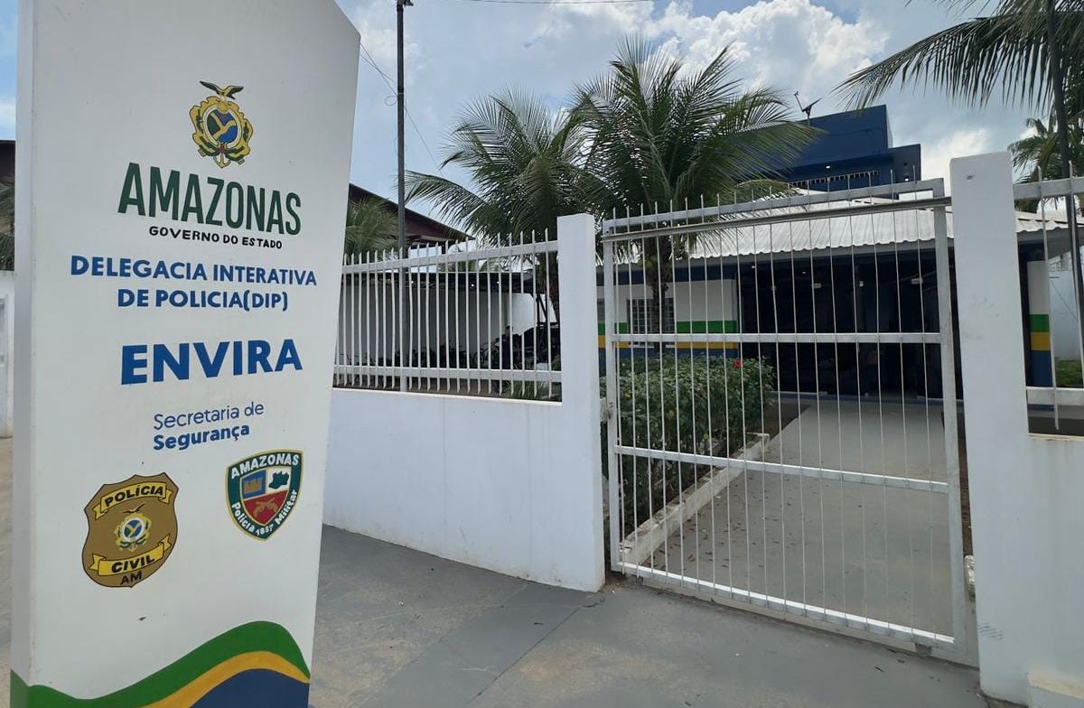 Justiça proíbe uso de delegacia como prisão e manda retirar presos em Envira