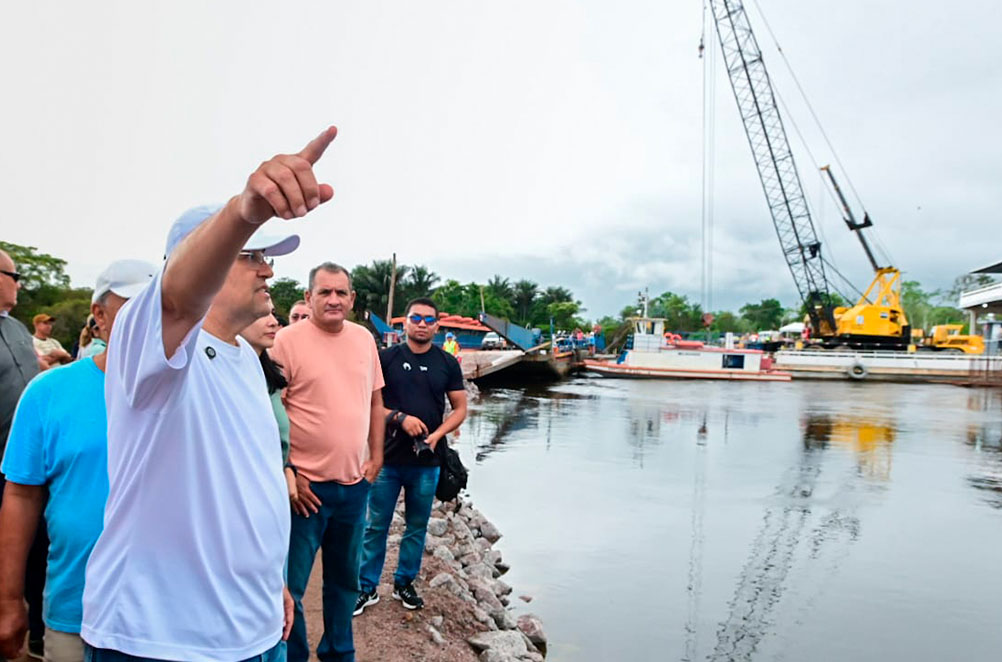 Eduardo Braga: "Estamos aqui  passando o batom na boneca pra entregar a ponte bonita pro povo da Amazônia”