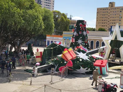 Após morte de trabalhador, Governo não instalará árvore de Natal no Largo de São Sebastião