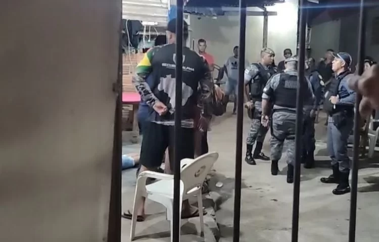 Jovem é morto enquanto jogava baralho no interior do AM