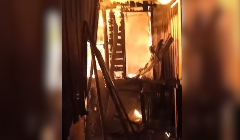 Vídeo: casa é destruída por incêndio em Manacapuru